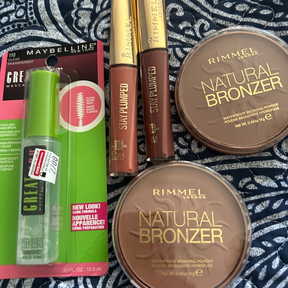 BUNDLE ***43*** Rimmel London Stay Plumped Lip Gloss & Natural Bronzer Set